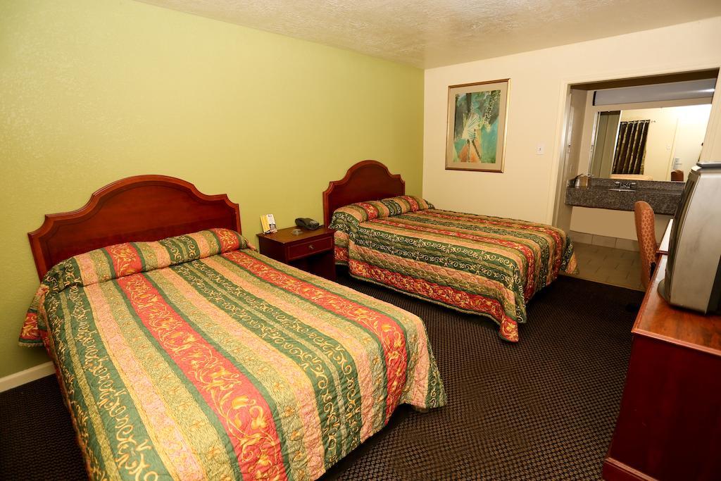 Texas Inn Beaumont Room photo